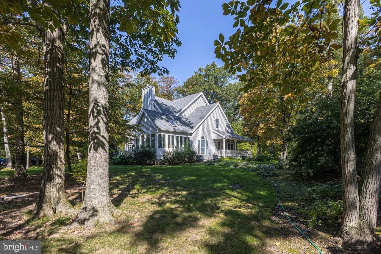 178 Lower Oak Grove Rd, Frenchtown, NJ 08825