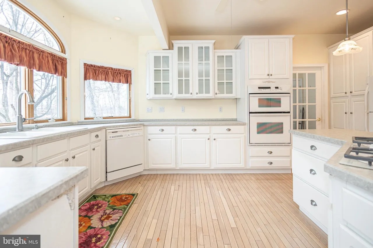 178 Lower Oak Grove Rd, Frenchtown, NJ 08825