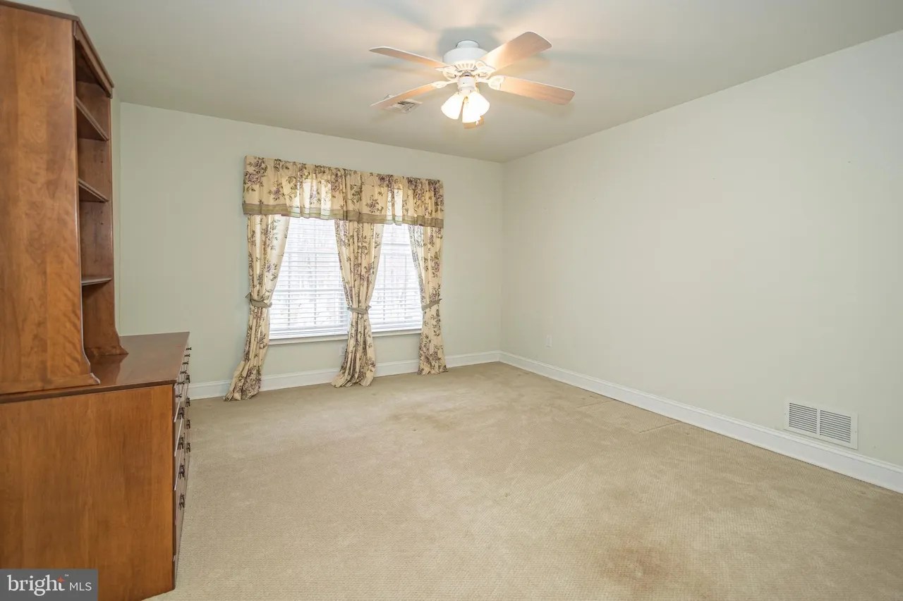 178 Lower Oak Grove Rd, Frenchtown, NJ 08825