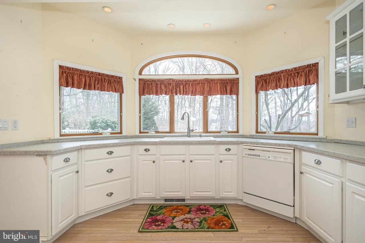 178 Lower Oak Grove Rd, Frenchtown, NJ 08825