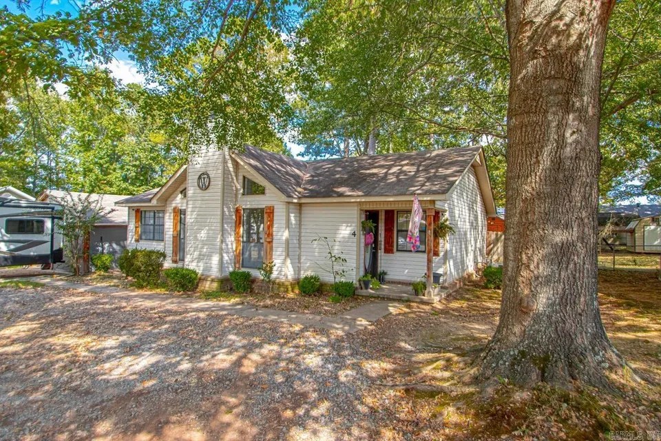 4 Valley Court Dr, Sheridan, AR 72150 195,000