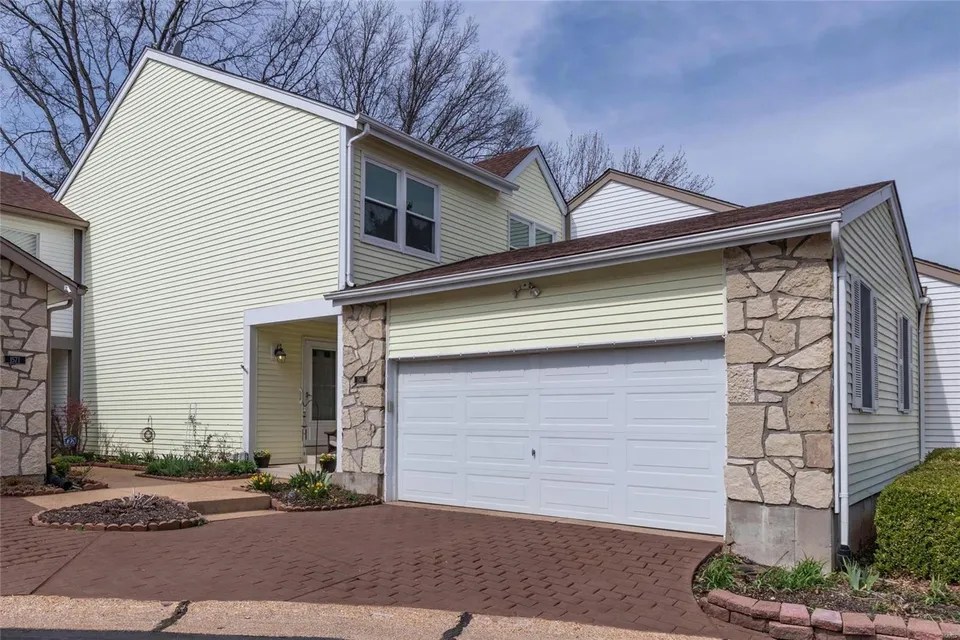 1569 Walpole Dr, Chesterfield, MO 63017