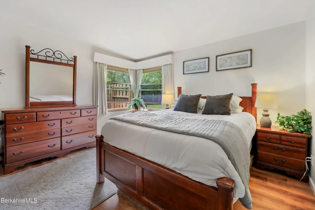 For Sale 145 E New Lenox Rd, Pittsfield, MA 01201