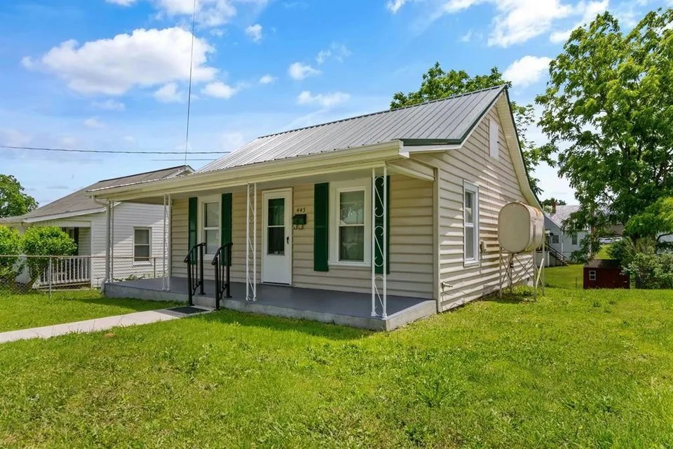 445 W Spiller St, Wytheville, VA 24382