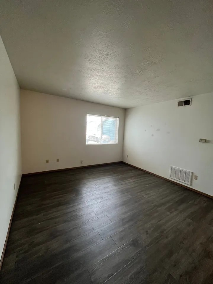 Apartment 1305 Lincoln St Apt 102, Vermillion, SD 57069
