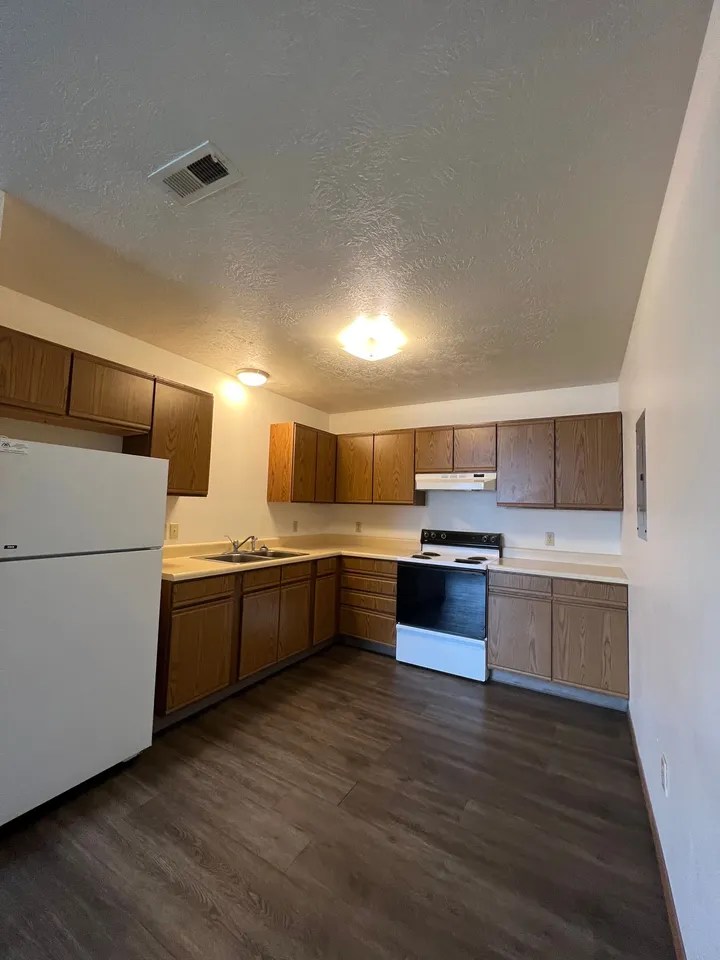 Apartment 1305 Lincoln St Apt 102, Vermillion, SD 57069