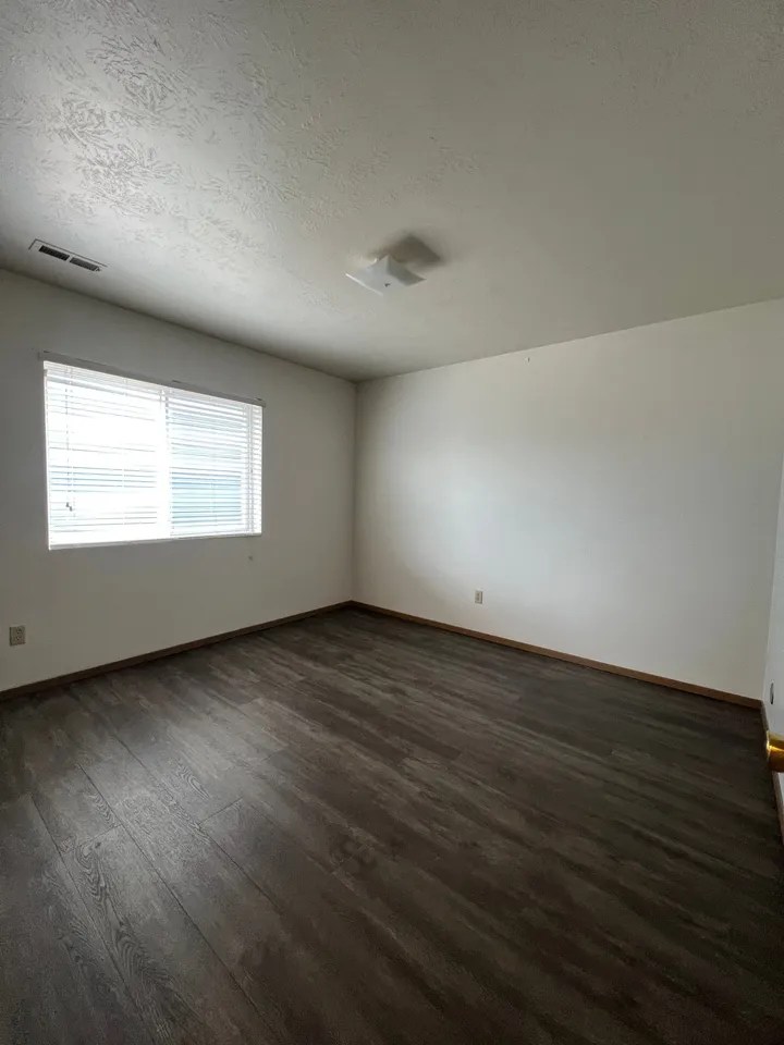 Apartment 1305 Lincoln St Apt 102, Vermillion, SD 57069
