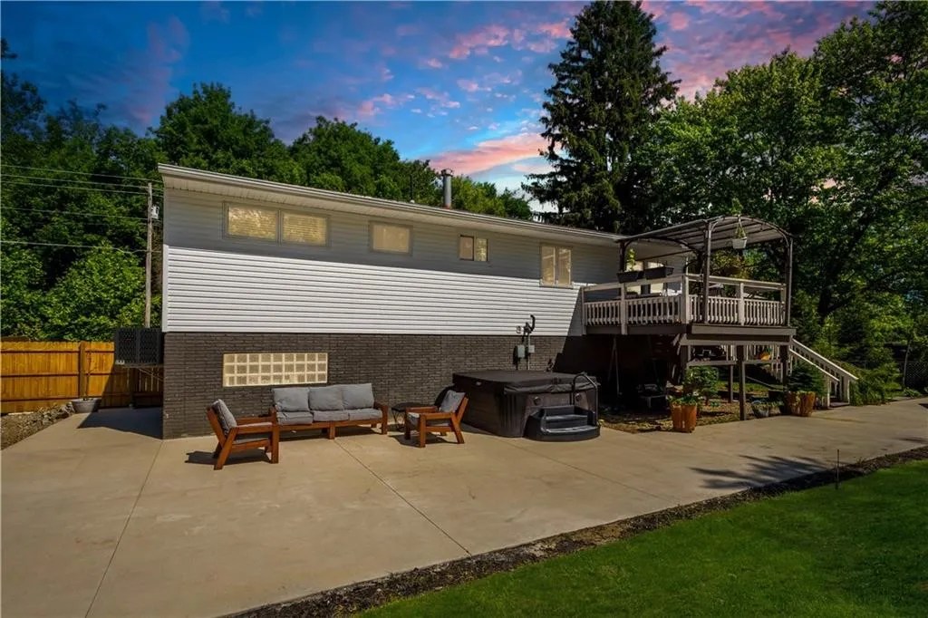 For Sale 358 Brownfield Ln, Uniontown, PA 15401