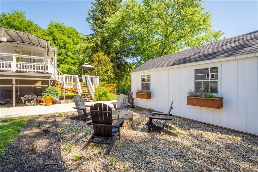 For Sale 358 Brownfield Ln, Uniontown, PA 15401