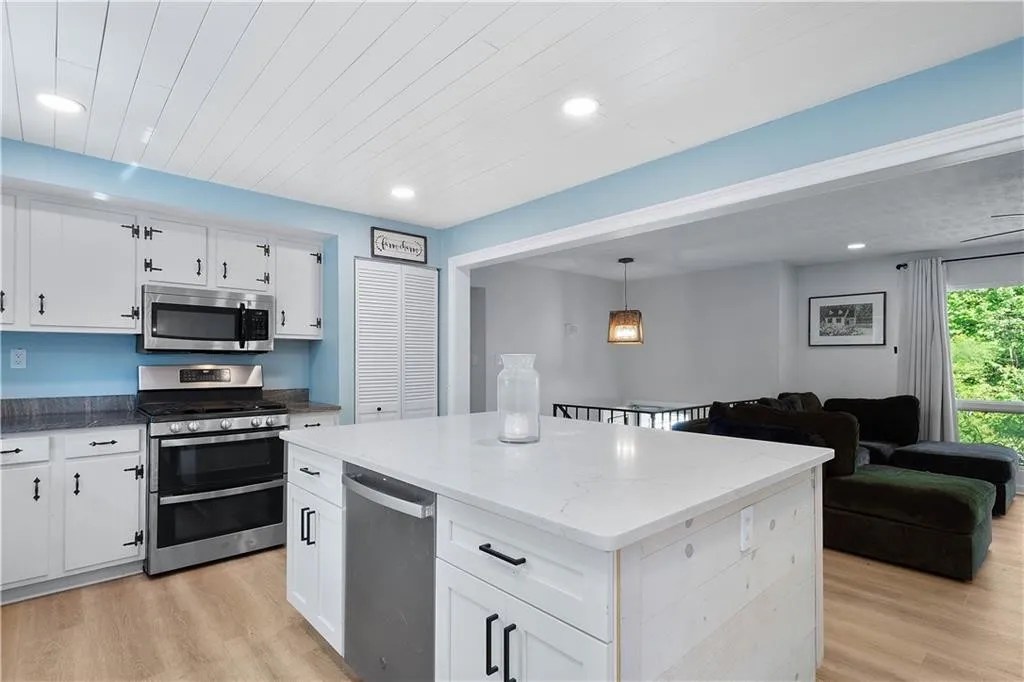 For Sale 358 Brownfield Ln, Uniontown, PA 15401