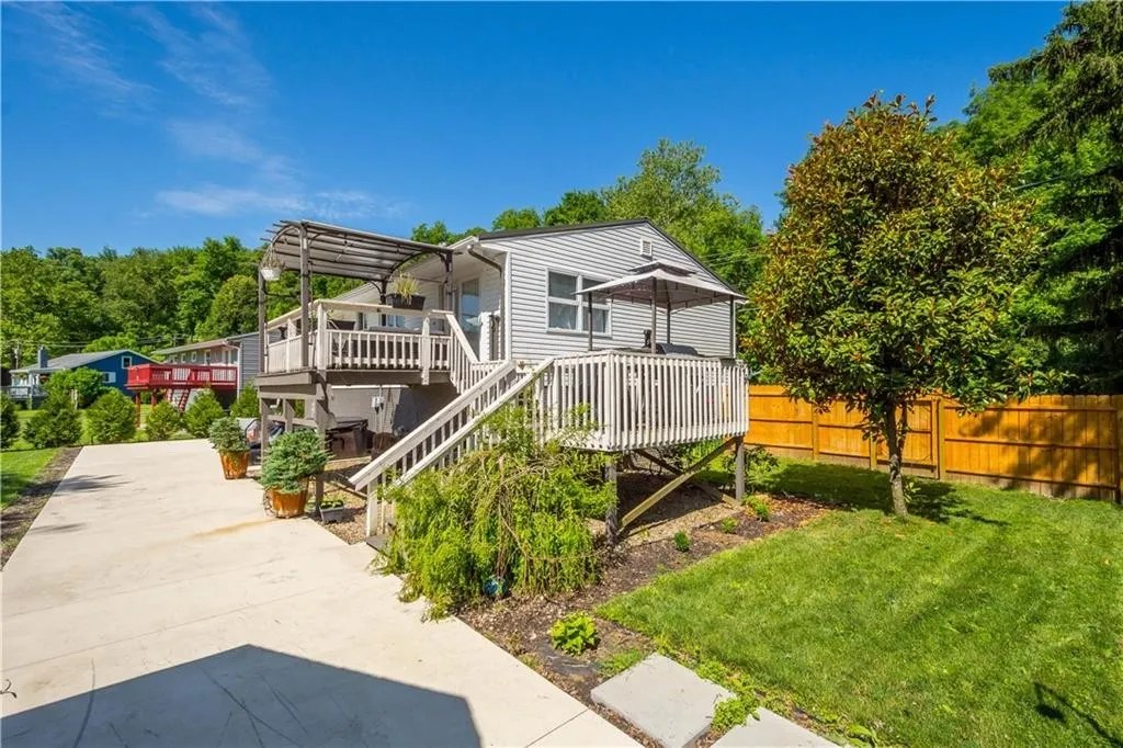 For Sale 358 Brownfield Ln, Uniontown, PA 15401