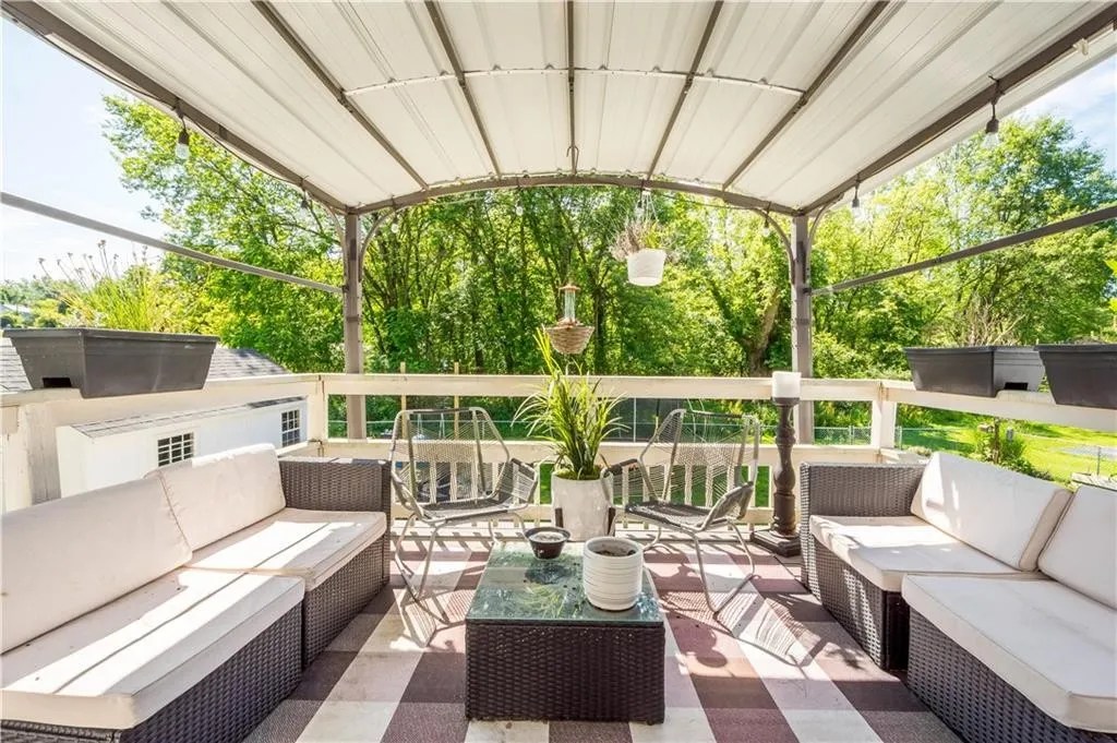 For Sale 358 Brownfield Ln, Uniontown, PA 15401