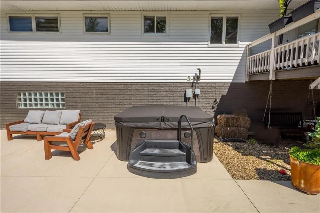 For Sale 358 Brownfield Ln, Uniontown, PA 15401