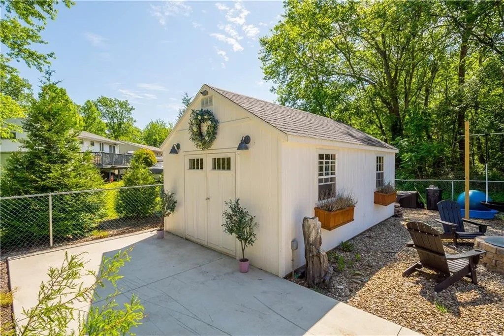 For Sale 358 Brownfield Ln, Uniontown, PA 15401