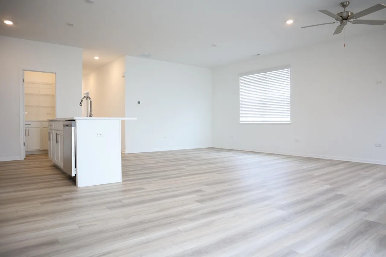 2,425 12627 Maryland St, Crown Point, IN 46307