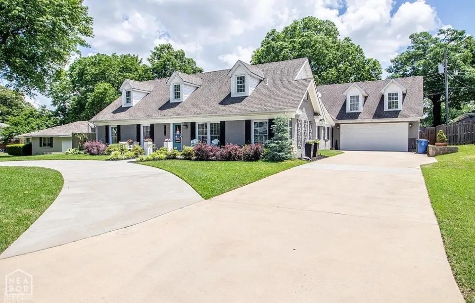 1210 W Country Club Ter, Jonesboro, AR 72401 565,000