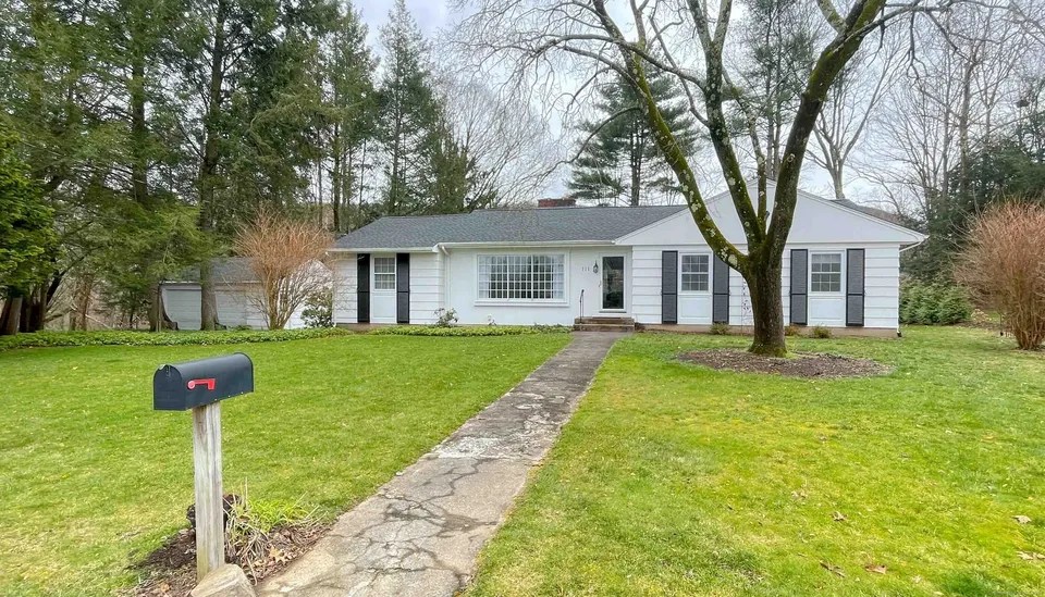 111 Garvin Rd, Hamden, CT 06518