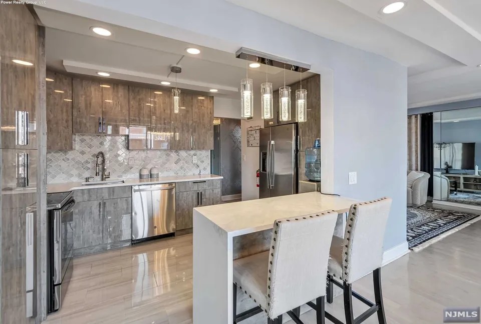 For Sale 151 Prospect Ave Apt 18D, Hackensack, NJ 07601