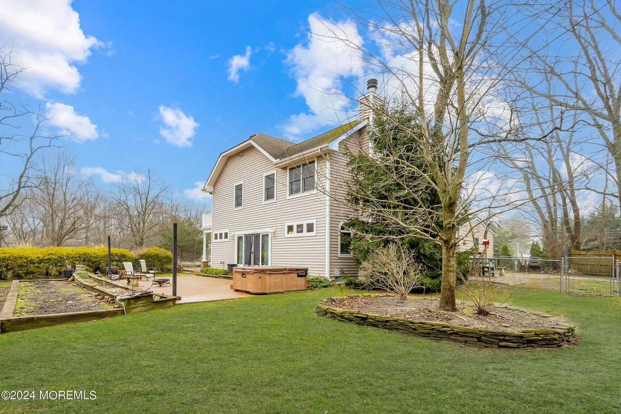 469 Wall St, Eatontown, NJ 07724