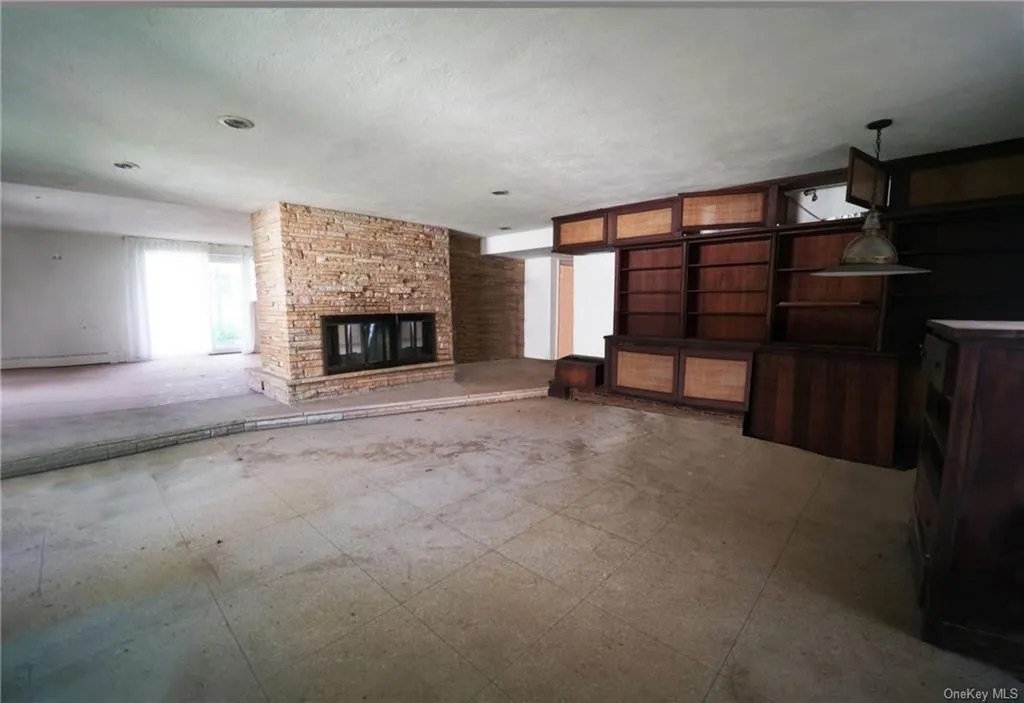 1178 Arrowhead Rd, Ellenville, NY 12428