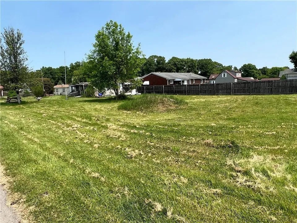 401 E Greene St, Carmichaels, PA 15320