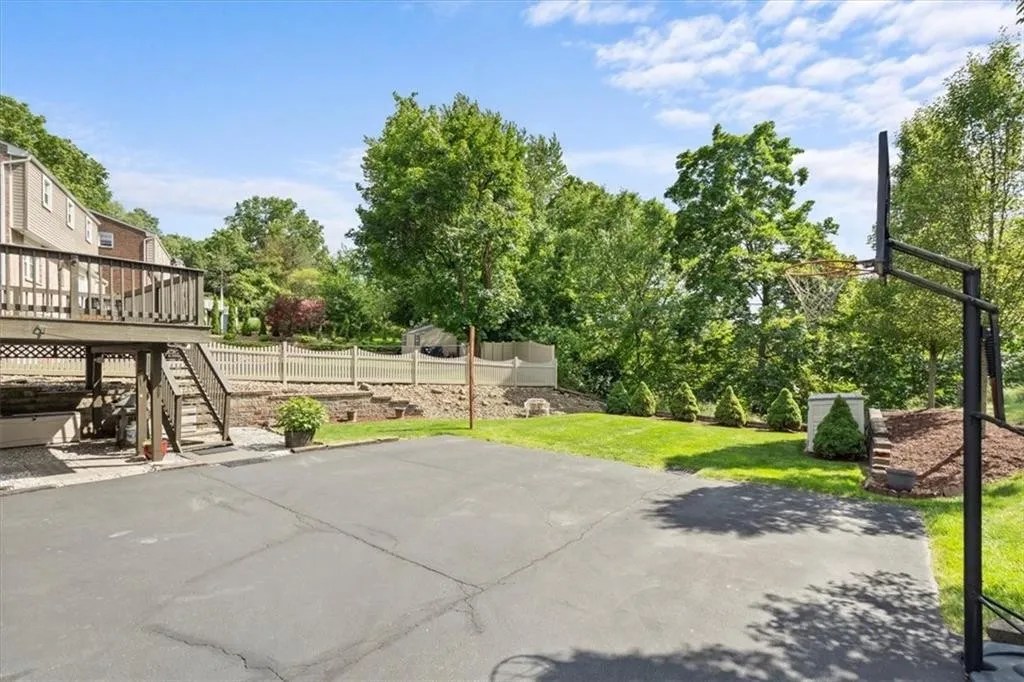 For Sale 6 Thorncrest Dr, Pittsburgh, PA 15235