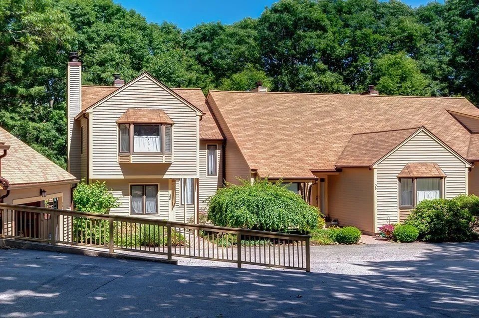 38 Bentwood Dr Unit 38, Sturbridge, MA 01566