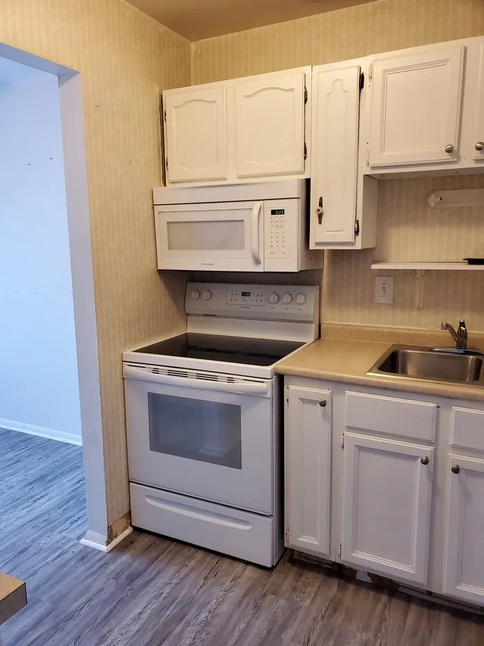 3549 Kenbrooke Ct, Kalamazoo, MI 49006