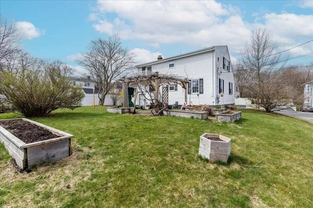 35 Abington Ave, Peabody, MA 01960