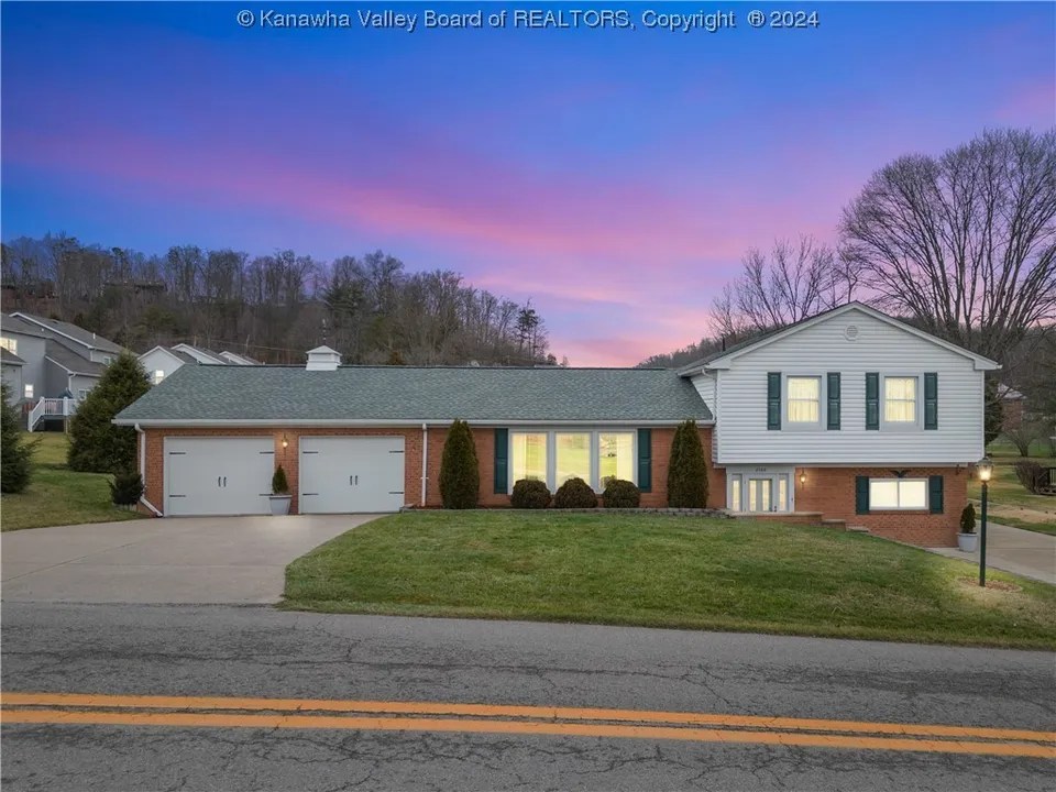 2102 Mount Vernon Rd, Hurricane, WV 25526