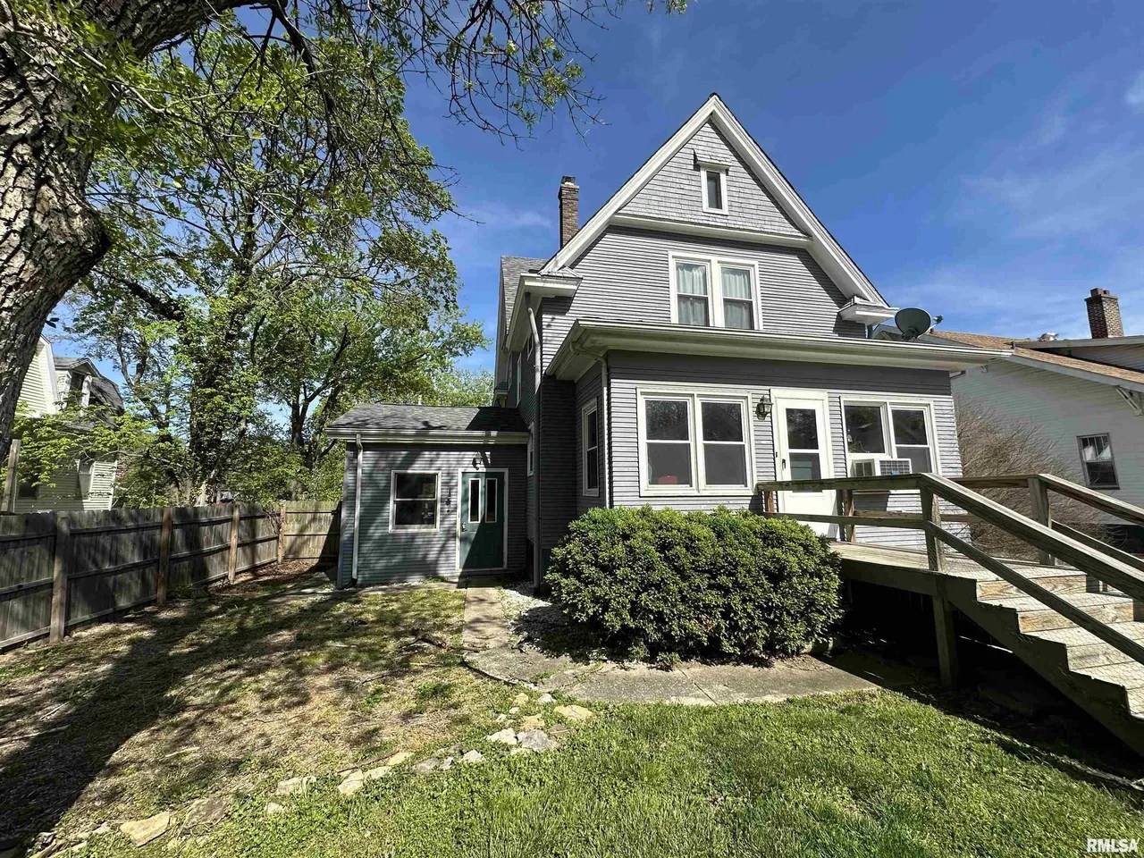 326 N High St, Carlinville, IL 62626