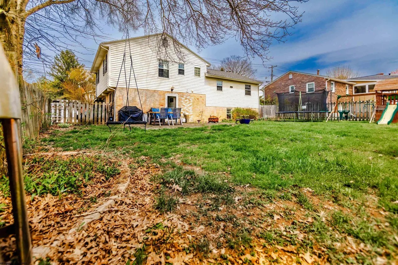 628 Killarney Dr, WV 26505