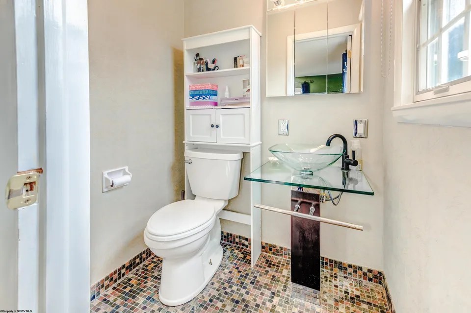 628 Killarney Dr, WV 26505