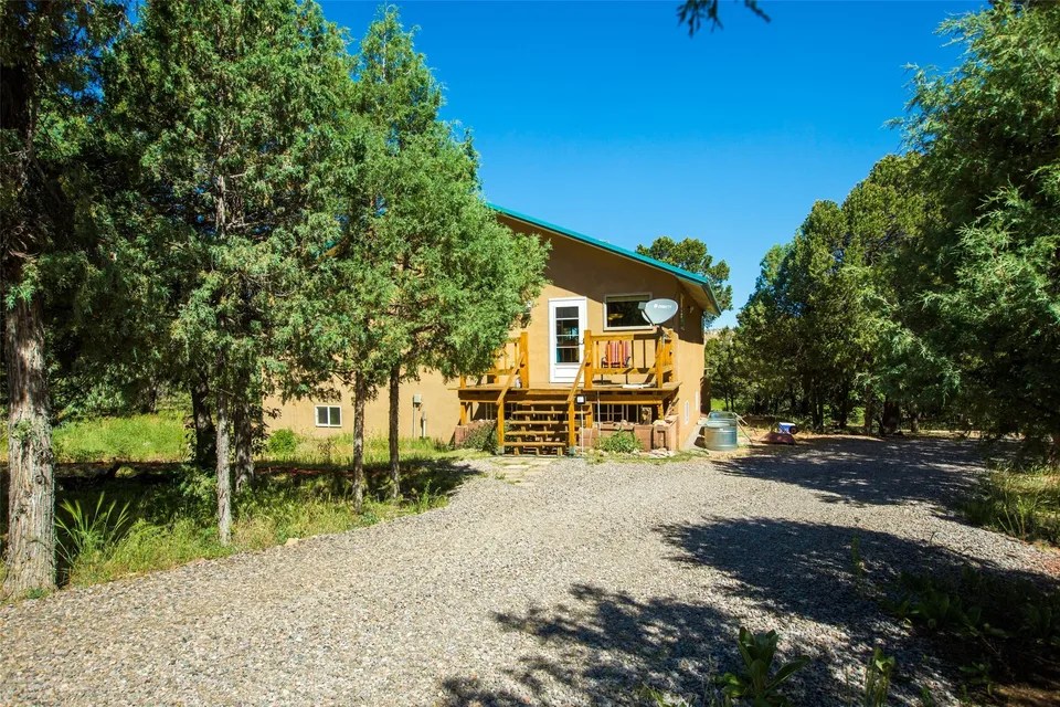 103 Rd, Regina, NM 87046