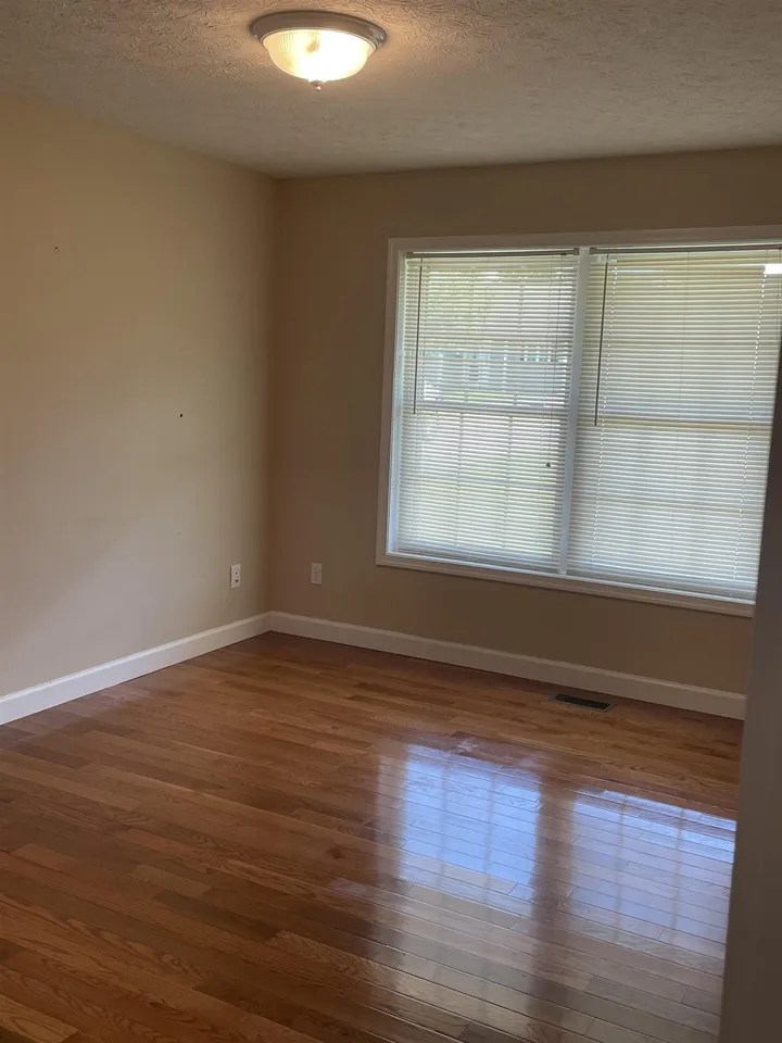 170 Kays Dr, Christiansburg, VA 24073