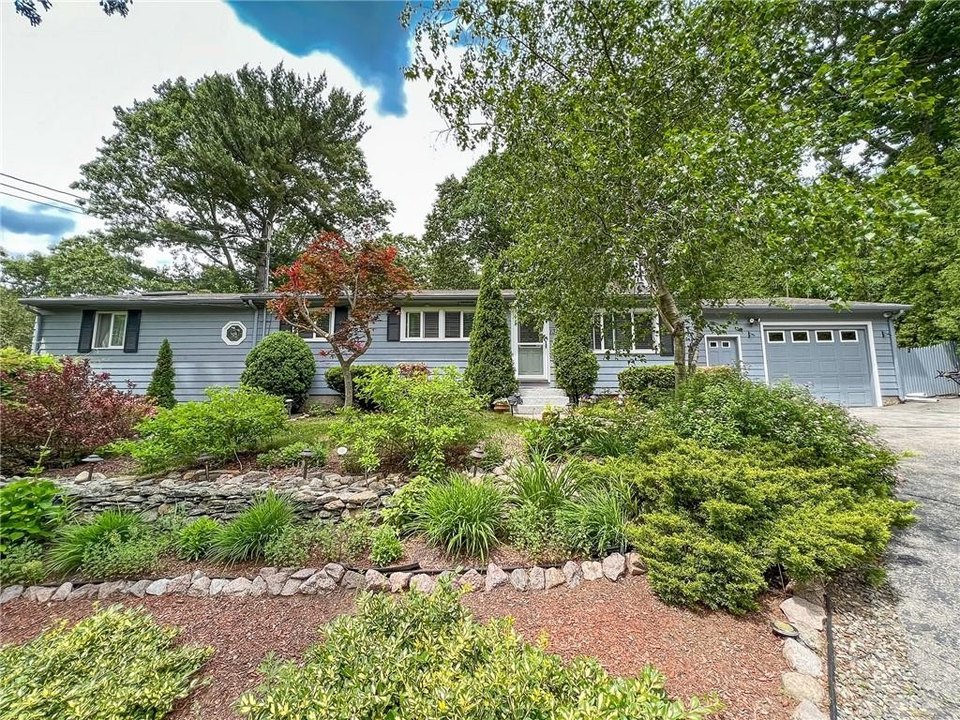 755 Hope Furnace Rd, Scituate, RI 02831