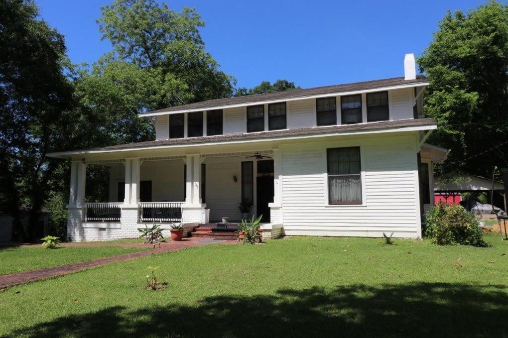 1622 N 5th Ave, Laurel, MS 39440
