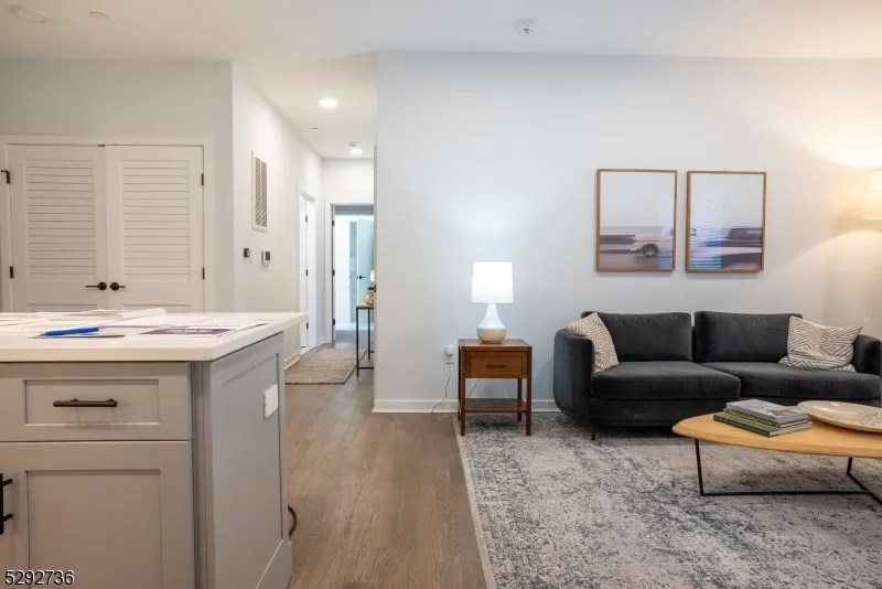 660 Bloomfield Ave Apt 303, Bloomfield, NJ 07003 554,900