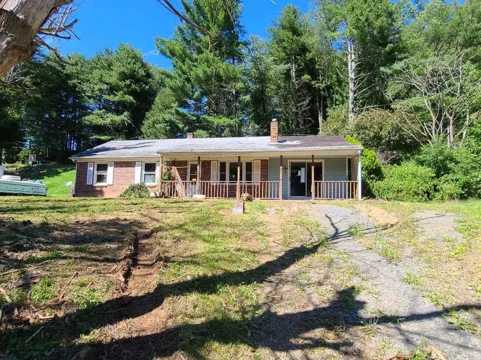 64 Honey Ln, Fries, VA 24330