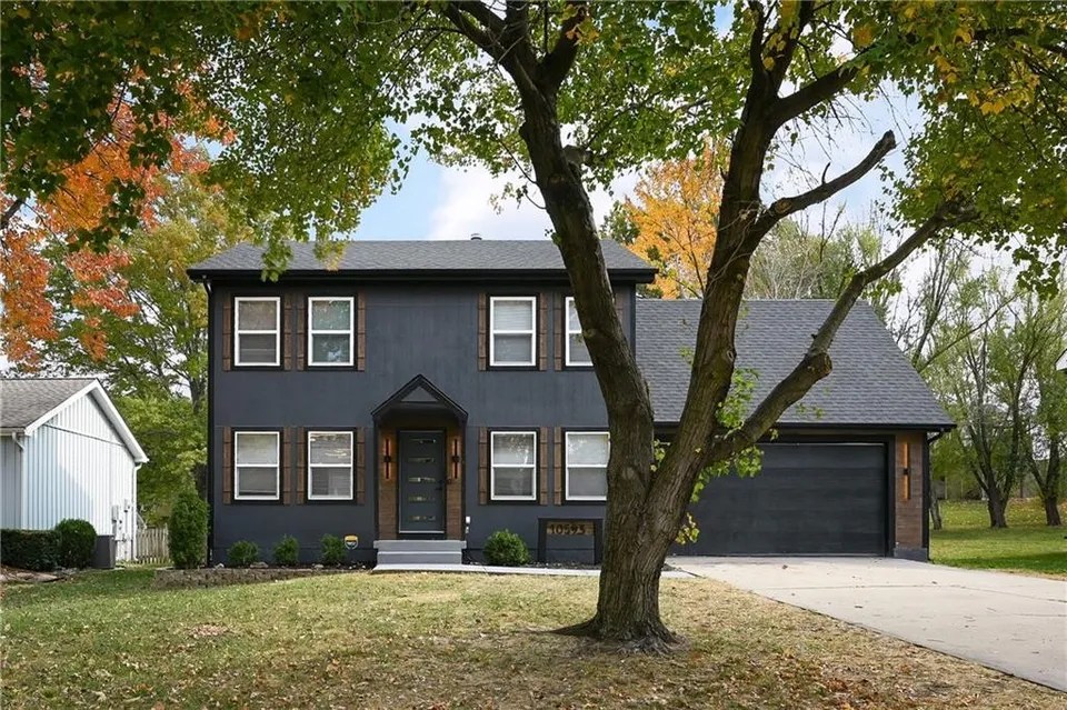 10593 Haskins St, Overland Park, KS 66215 409,500