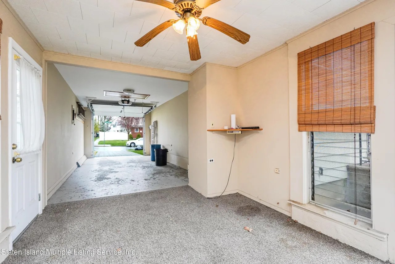 40 Champlain Ave, Staten Island, NY 10306