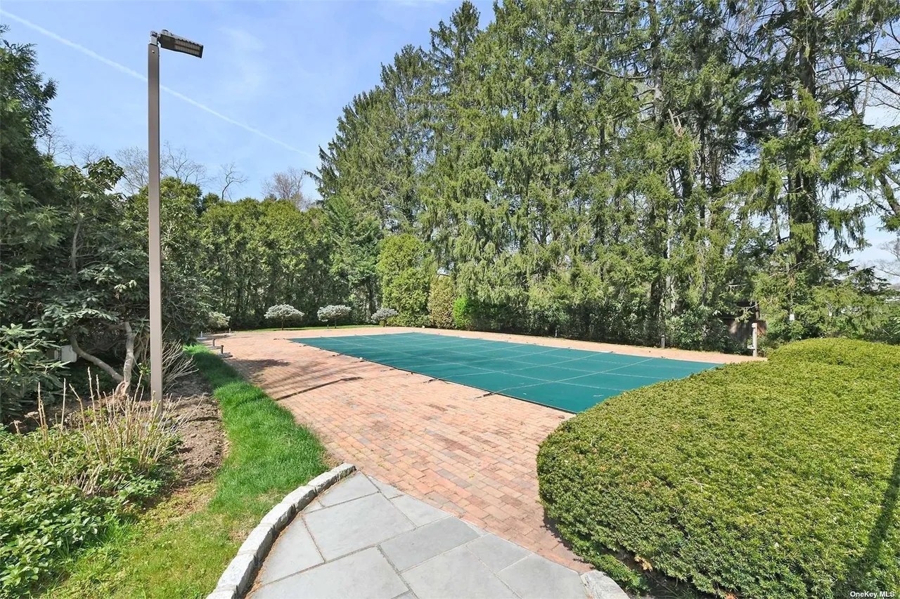 For Sale 10 Stoddart Ct, Locust Valley, NY 11560