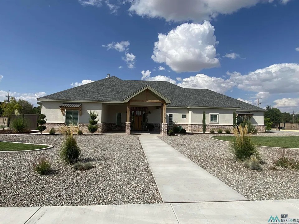 8 Jack McClellan Dr, Roswell, NM 88201 950,000