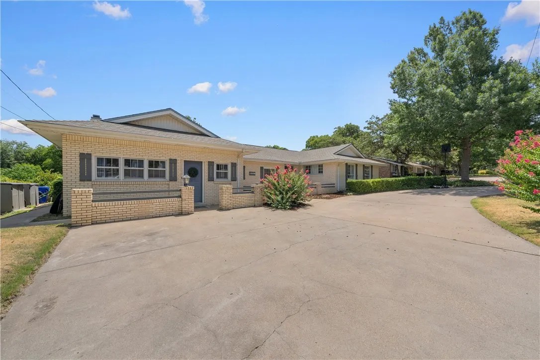 2509 Wooded Acres Dr, Waco, TX 76710