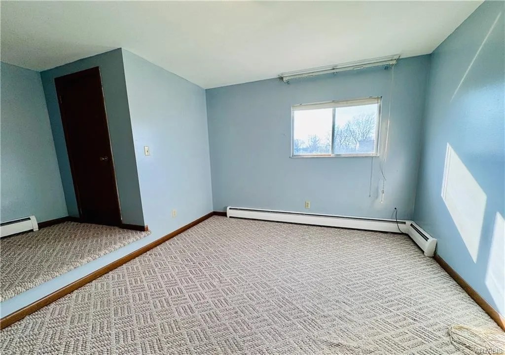 95 W Maplemere Rd, Williamsville, NY 14221