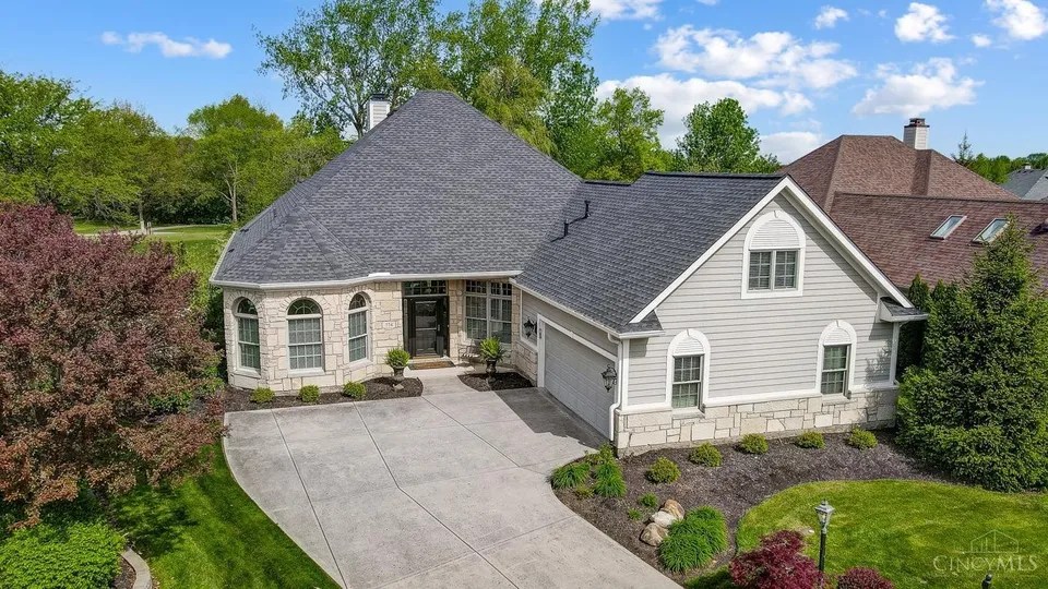 774 Yankee Trace Dr, Centerville, OH 45458