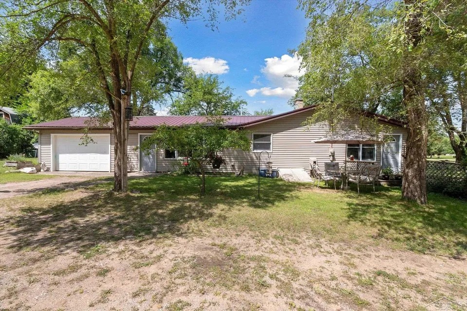 301 N Spring St, Gladwin, MI 48624 140,000