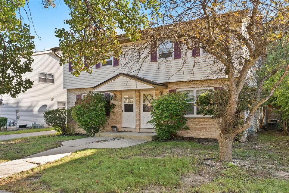 10817 W Wren Ave Unit 10819, Milwaukee, WI 53225 289,000