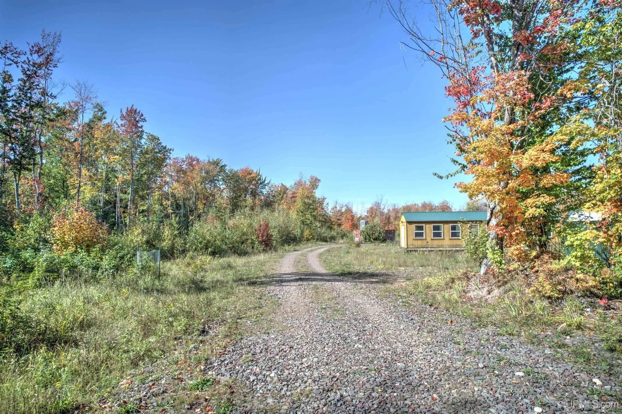 225 Jh Ln, Skandia, MI 49885