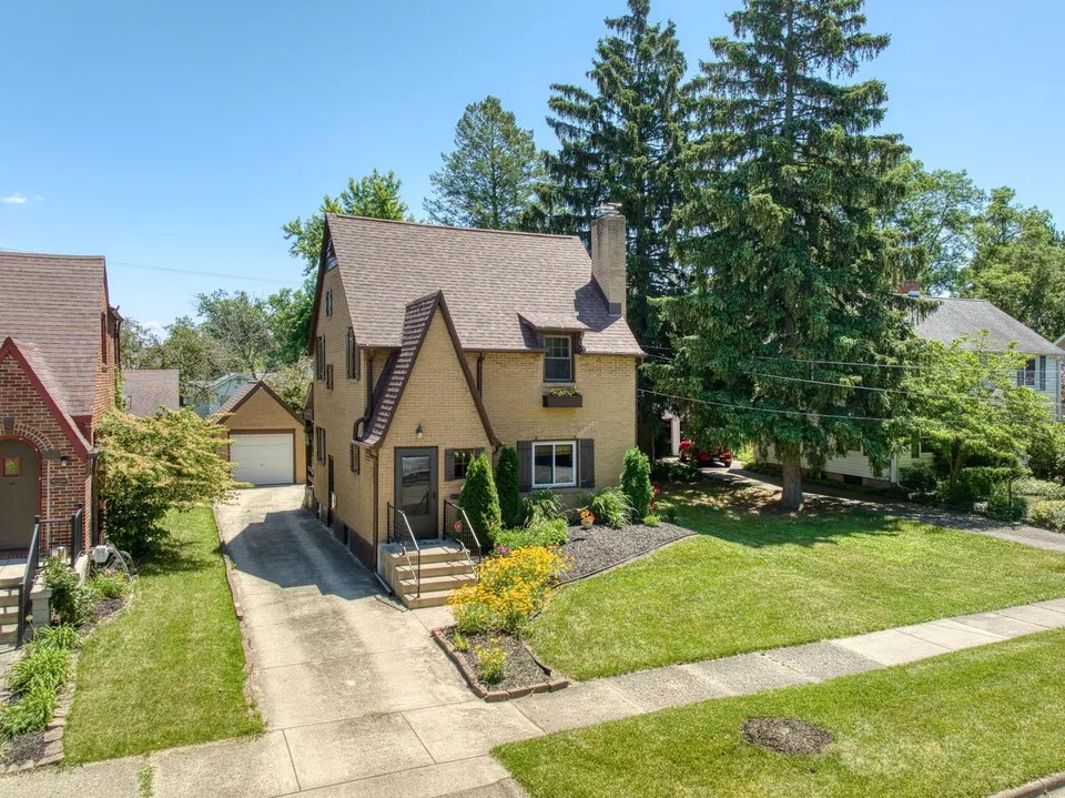 1017 S Grinnell St, Jackson, MI 49203